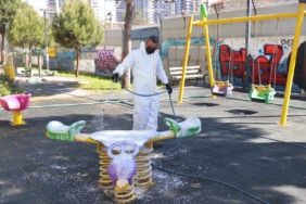 Konak’ın parklarında temizlik mesaisi (2)