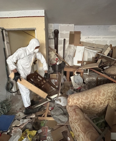 Konak’ta çöp eve geçit verilmedi 10 ton atık çıkarıldı (5)