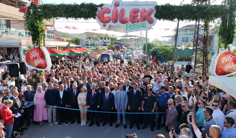 Çilek tadında festival, milyonu aşkın misafir ağırladı
