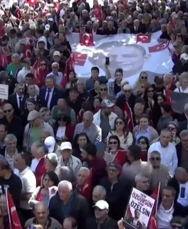 ozgur-ozelin-cagri-yaptigi-guvenparka-yurttas-akini-kitle-her-gecen-dakika-buyuyor