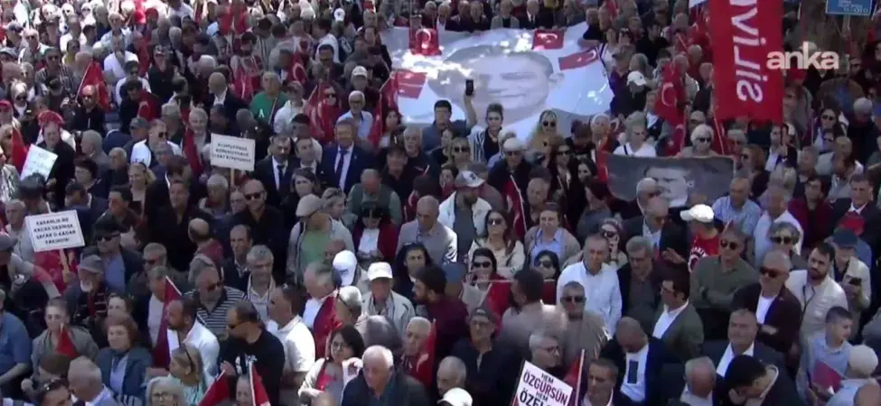 ozgur-ozelin-cagri-yaptigi-guvenparka-yurttas-akini-kitle-her-gecen-dakika-buyuyor