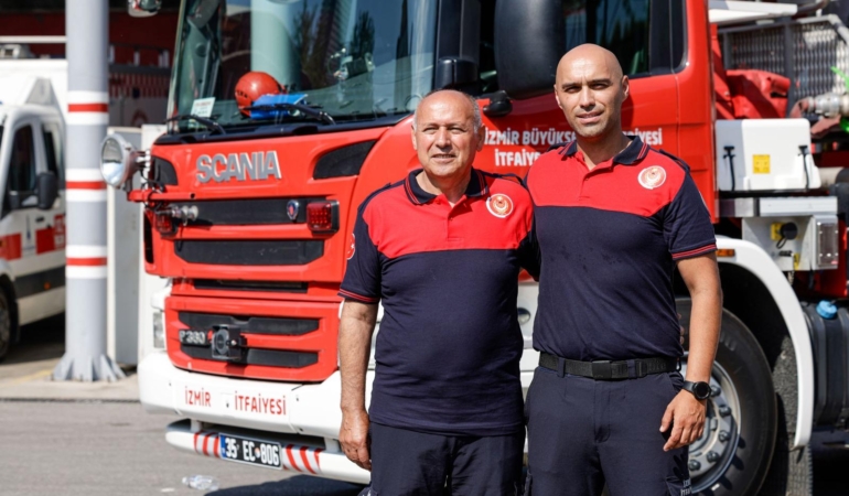 Babalar Günü’nde aynı üniformada iki kuşakAteşe karşı omuz omuza