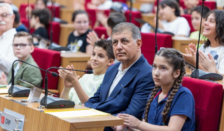 Çocuklar İzmir’in yönetiminde söz sahibi