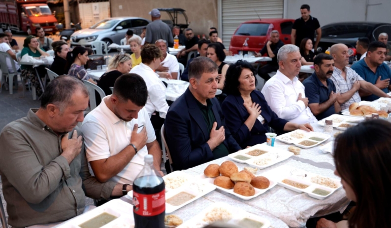 Başkan Tugay Kınık’ta muharrem lokmasını paylaştı“ Dayanışmadan asla vazgeçmeyelim”