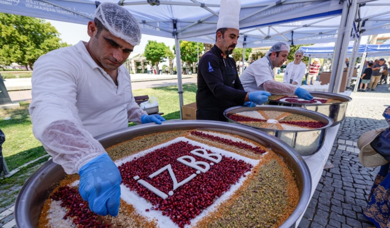 İzmir’de muharrem ayı aşureyle taçlandı
