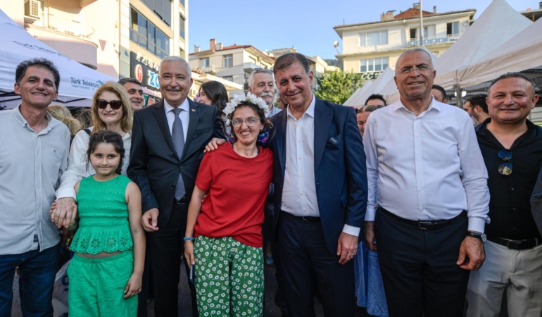 Başkan Tugay, kiraz kenti Kemalpaşa’da“Bir ve bütünüz, gençler bu ülkenin emaneti”