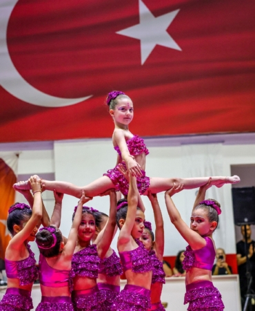 BAYRAKLILI KURSİYERLERDEN YIL SONU GÖSTERİSİ (1)