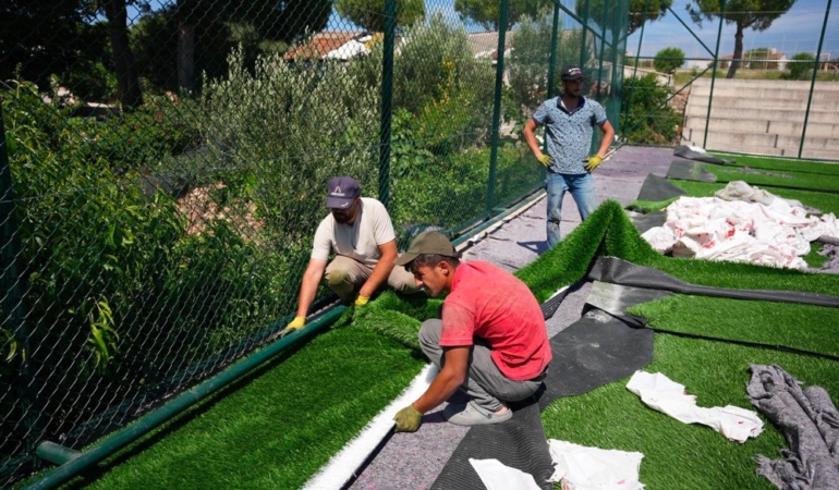 Çeşme Belediyesinden park ve spor alanlarında kapsamlı yenileme