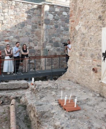 Kıllıoğlu Hamamı sanatla yaşamaya devam ediyor “Görünmeyen Formlar” sergisi açıldı (5)