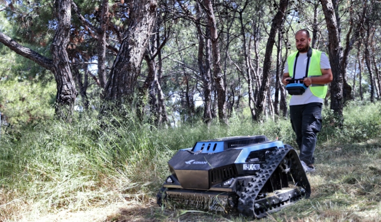 Konak’tan teknolojik adım: Ot biçme robotu sahada