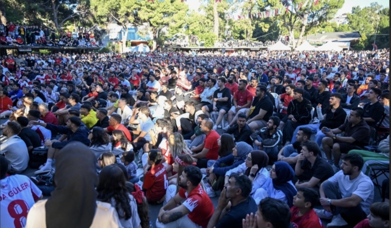 Bornova’da milli heyecan dev ekranlarda yaşanacak!
