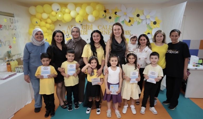 Mutlu Çocuklar’da karne heyecanı