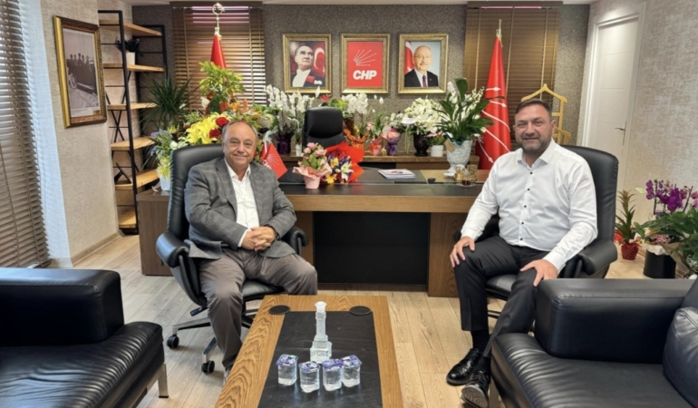 CHP İzmir İl Başkanı Gümrükçü: “102 yıllık koca çınar, milletimizin tek kurtuluş adresidir. CHP’ye sahip çıkmak vatana ve Cumhuriyet’e sahip çıkmaktır”