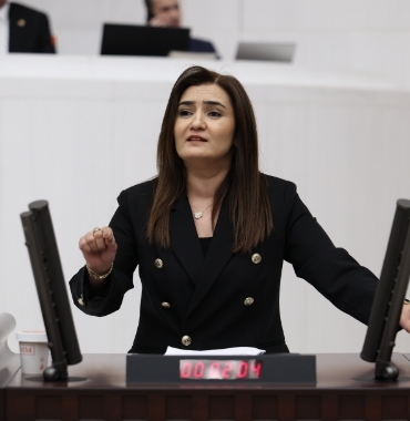 chp-li-sevda-erdan-kilic-tan-mustafa-balbay-a-sert-yanit-sadakatim-kisilere-degil-chp-degerlerinedir-8588