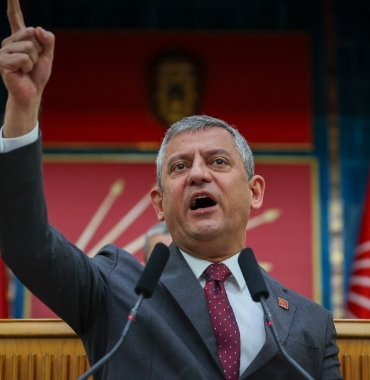 mutlak-butlan-karari-sonrasi-ilk-grup-toplantisi-ozgur-ozel-ates-puskurdu-2508