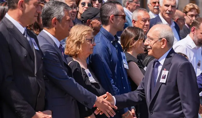 Butlan kararı sonrası ilk kare: Özgür Özel ve Kılıçdaroğlu cenazede bir araya geldi