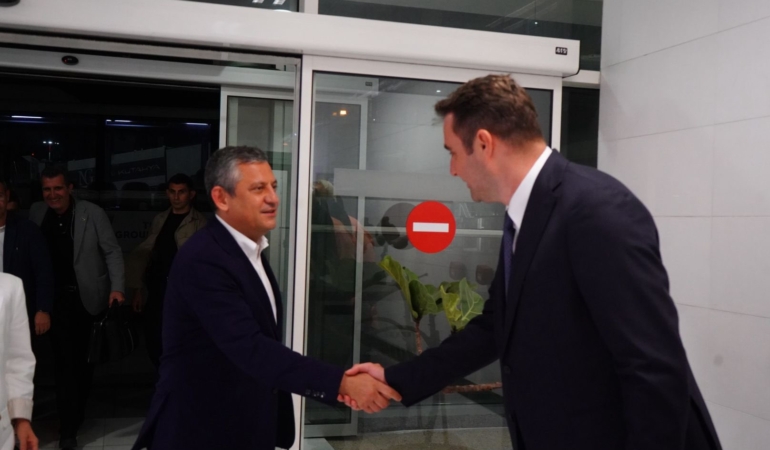 Özgür Özel İzmir’de: Çağatay Güç havalimanında karşıladı