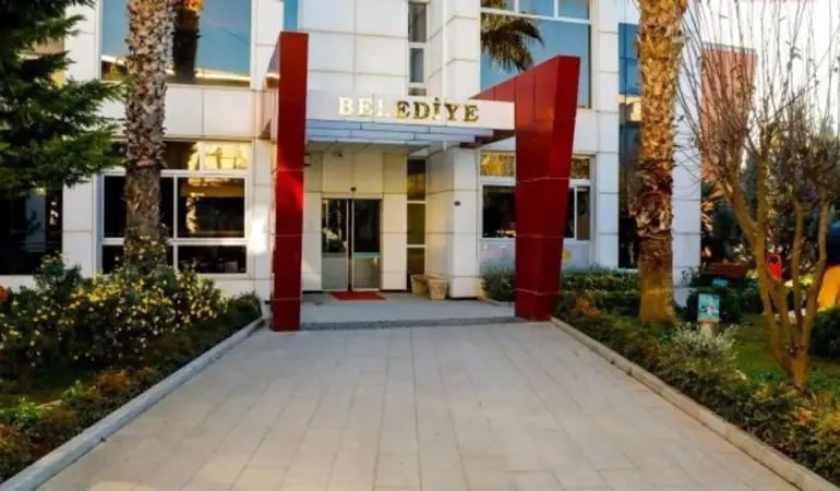 Seferihisar Belediyesi’nden adli süreç açıklaması: “Hizmetler kesintisiz sürüyor, silah iddiaları asılsız”