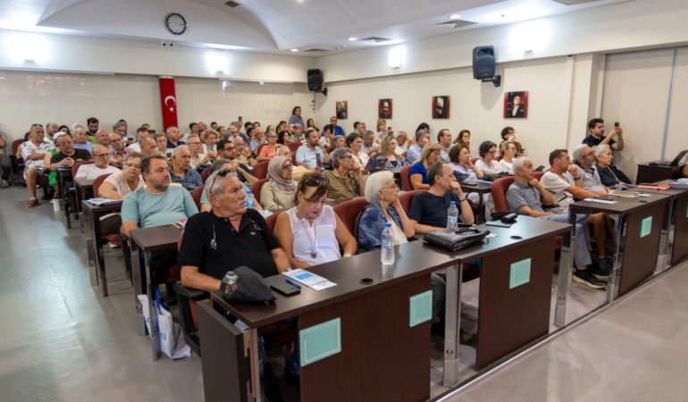 Karşıyaka’da kentsel dönüşüm zirvesi: Uzmanlar vatandaşlarla buluştu