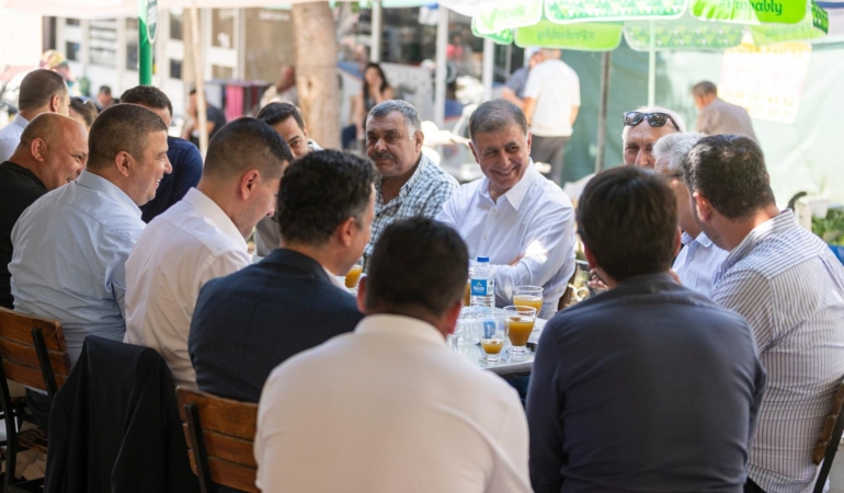Başkan Tugay Tire’de vatandaşlar, üreticiler ve esnafla buluştu
