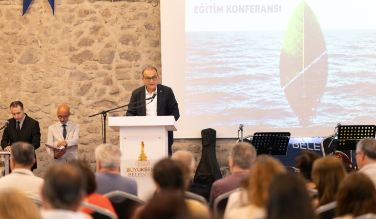 İzmir’deki uluslararası eleştirel eğitim zirvesi başladı