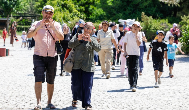İzmir Büyükşehir’den üç nesli buluşturan Sasalı gezisi