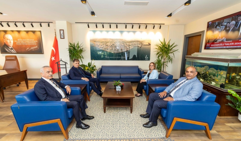 Başkan Tugay Güzelbahçe’de esnaf ve vatandaşlarla buluştu