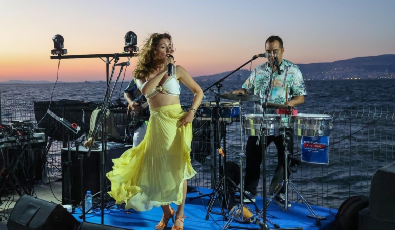 İzmir Marina’da ritim, deniz ve müzik bir arada