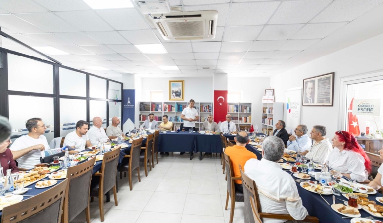 Başkan Tugay, Kemeraltı esnafıyla buluştu