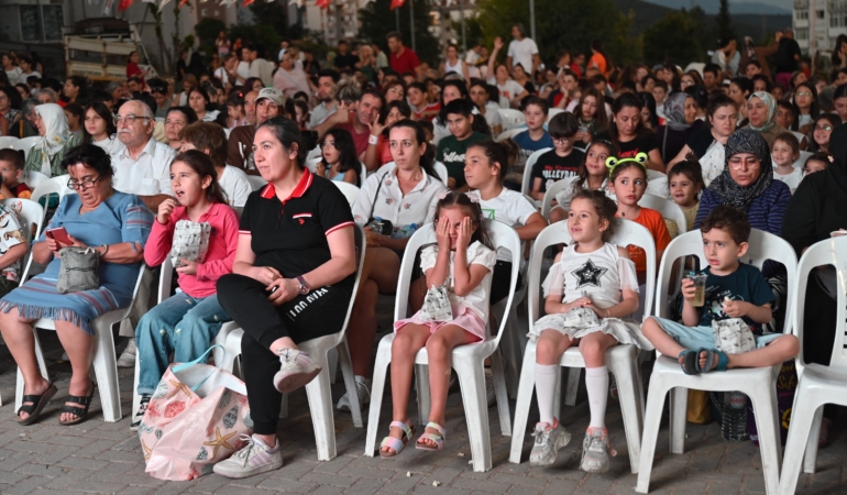 Bornova’da Açık Hava Sinemasına büyük ilgi