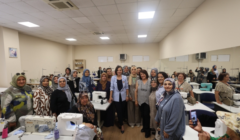 Karabağlar Belediyesi Tekstil Akademi Kadınların Hayatını Değiştiriyor