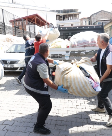 Konak zabıtasından izinsiz seyyar satışa sıkı denetim (1)