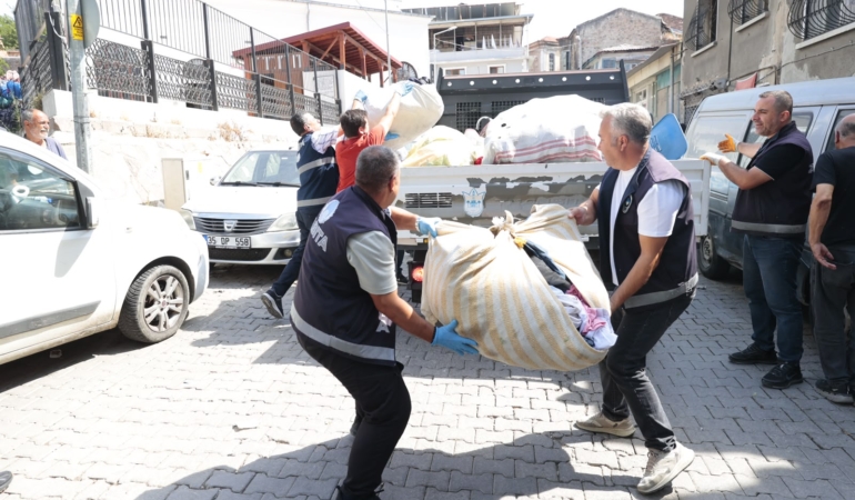 Konak zabıtasından izinsiz seyyar satışa sıkı denetim (1)