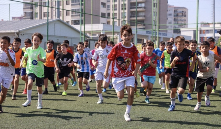  Buca’da yaz tatili futbolla renkleniyor