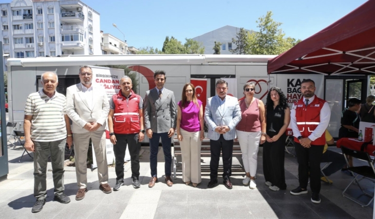 Karşıyaka’da anlamlı kampanya: Mahallenin gücü kan bağışıyla büyür!