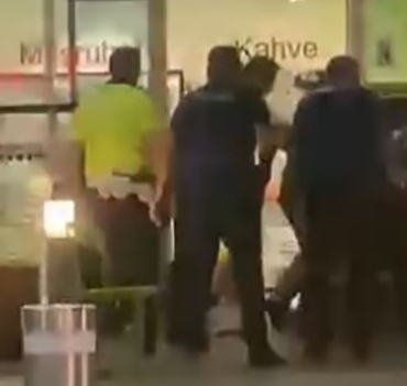 adnan-menderes-havalimaninda-hareketli-anlar-4-polis-bicaklandi-9370