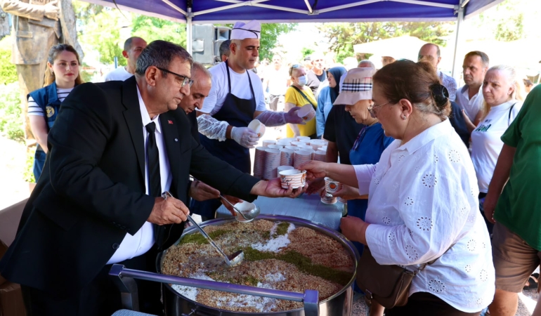 Başkan Vekili Benzer aşure ikramında bulundu