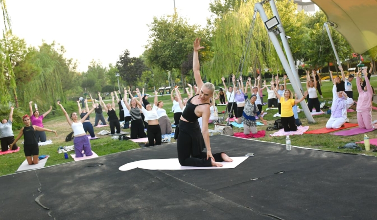 Yunusemre Belediyespor’dan Kadınlara Yoga Buluşması