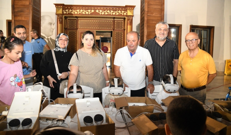 Yunusemre’de zafer coşkusu gökyüzüyle buluştu