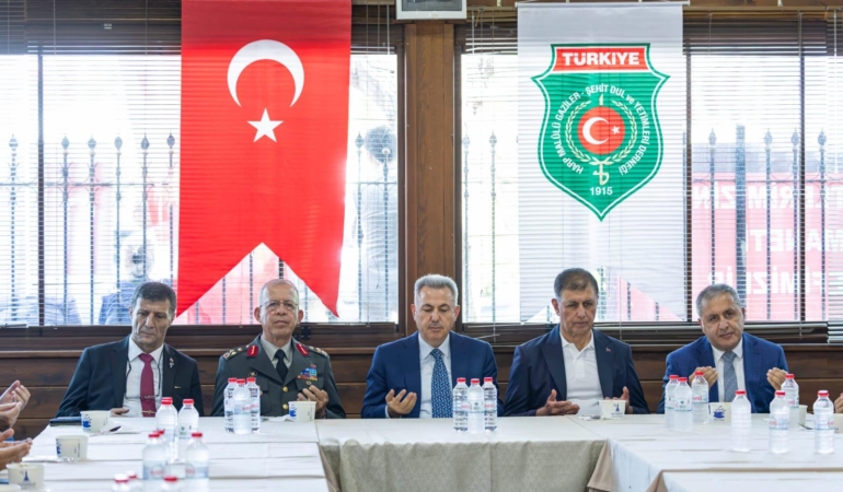 Başkan Tugay, şehit aileleri ve gazilerle buluştu “Şehit ailelerimiz ve gazilerimiz baş tacımız”