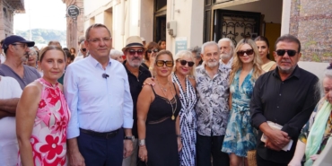 AYVALIK’TA RESSAM DEVRİM ERBİL VE SANAT DÜNYASININ USTA İSİMLERİ BULUŞTU (6)