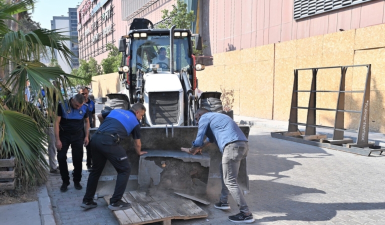Bornova’da kaldırım ve yol işgallerine sıkı denetim