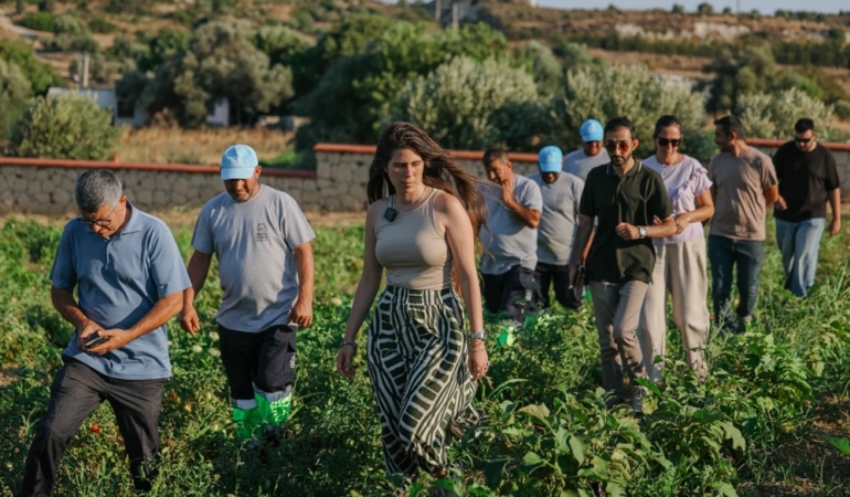 Başkan Denizli’den Çeşme’nin Yerel Değerlerine Tarımsal DestekPHOTO-2026-08-06-19-54-20