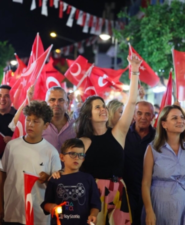 Çeşme’de 30 Ağustos Zafer Bayramı coşkuyla kutlandıPHOTO-2026-08-30-22-09-16