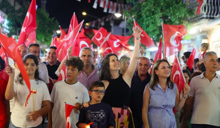 Çeşme’de 30 Ağustos Zafer Bayramı coşkuyla kutlandıPHOTO-2026-08-30-22-09-16