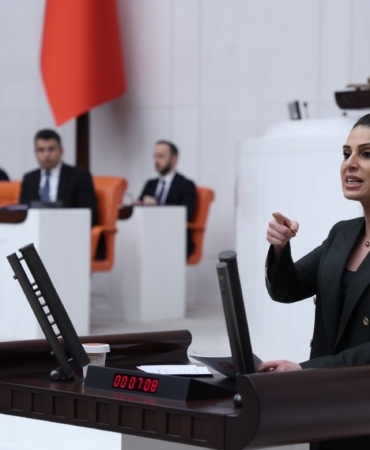 GİZEM ÖZCAN kürsü