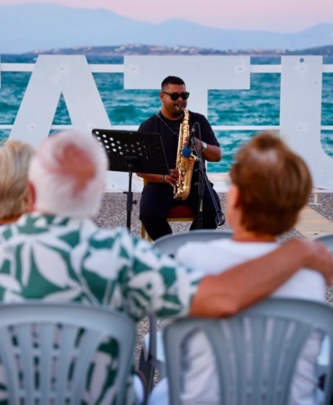 Gün Batımı Konserleri, baştan sona yenilenen Çiftlikköy Sahili’ndePHOTO-2026-07-31-21-20-05