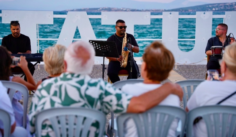 Gün Batımı Konserleri, baştan sona yenilenen Çiftlikköy Sahili’ndePHOTO-2026-07-31-21-20-05