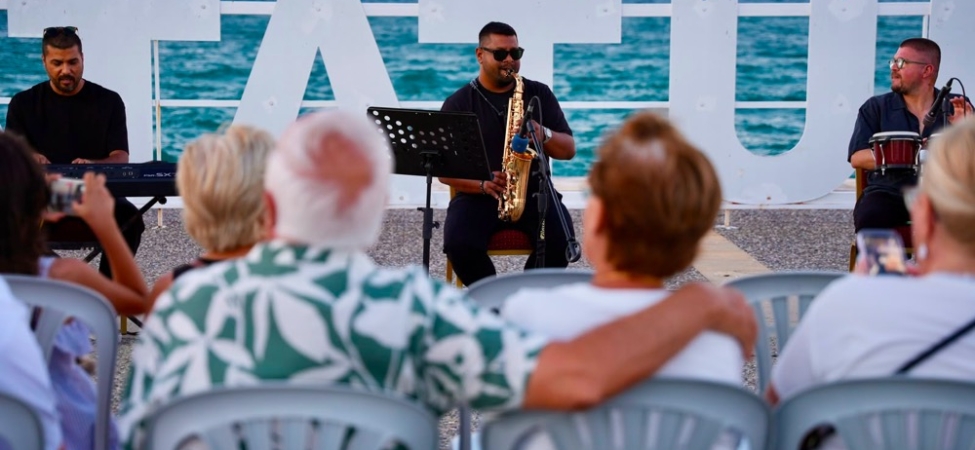 Gün Batımı Konserleri, baştan sona yenilenen Çiftlikköy Sahili’ndePHOTO-2026-07-31-21-20-05