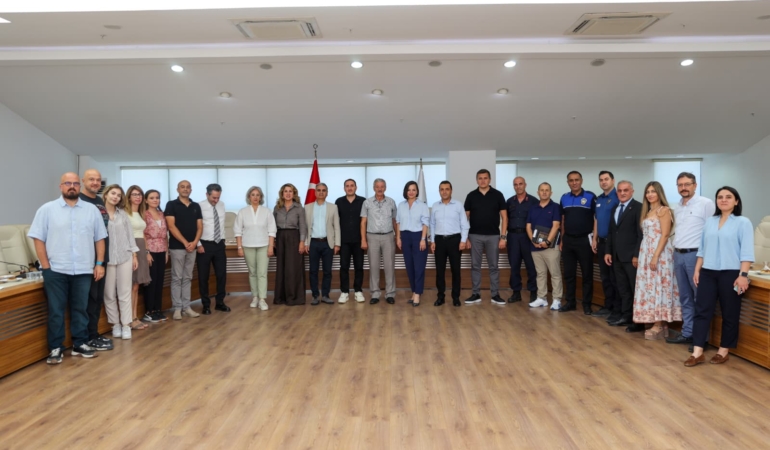 Karabağlar Belediyesi sahipsiz atıklar (1)